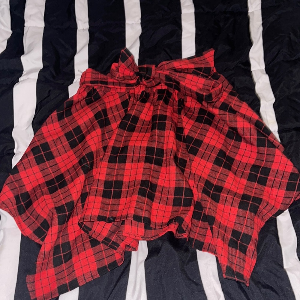 Paid skirt detail